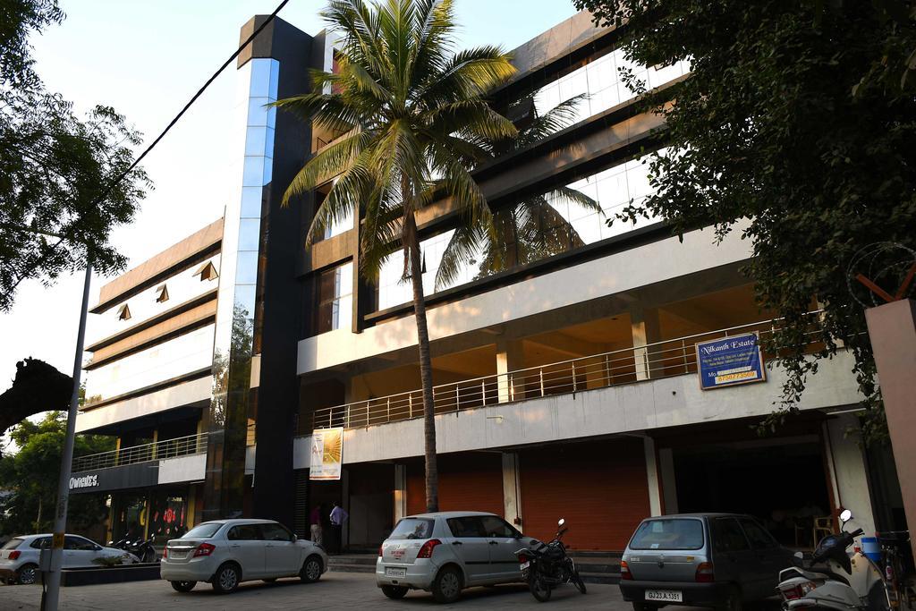 Hotel Opulence Nadiād Esterno foto