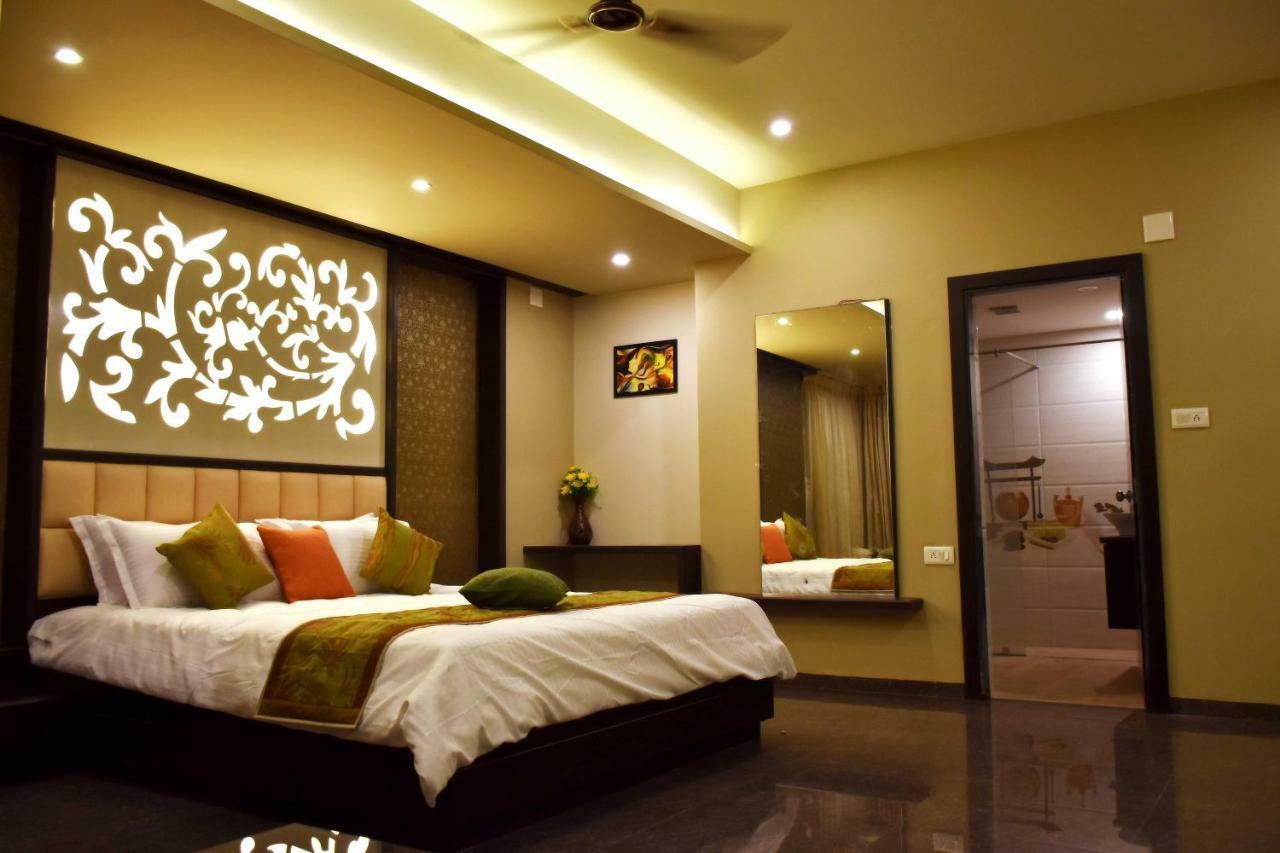 Hotel Opulence Nadiād Esterno foto